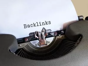 the word “backlinks” typed on a typewriter]