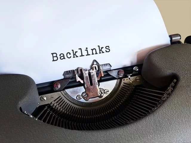 the word “backlinks” typed on a typewriter]